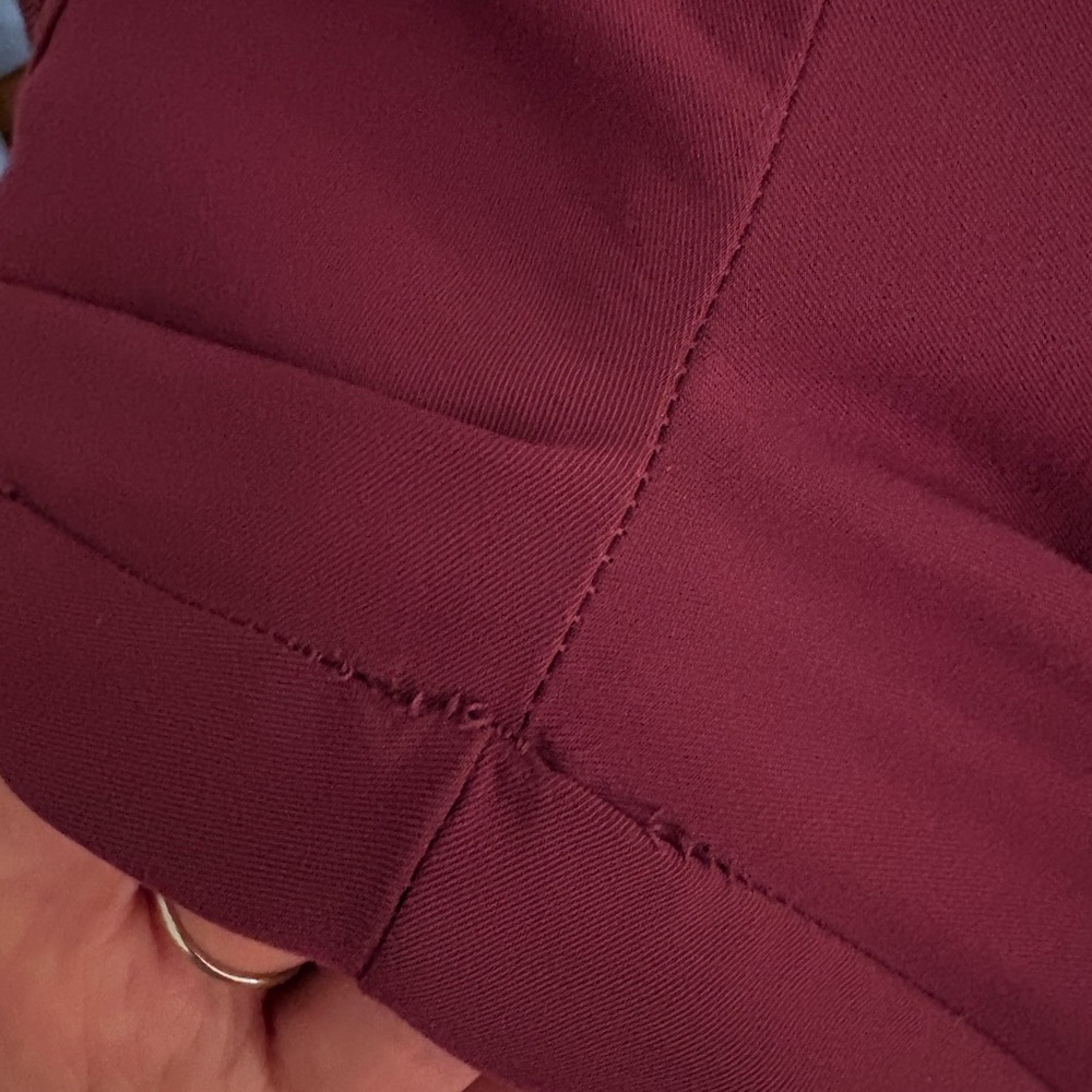 Grey’s Anatomy Scrub Set - Women’s Maroon V-neck top and Pants Medium - Picture 13 of 14